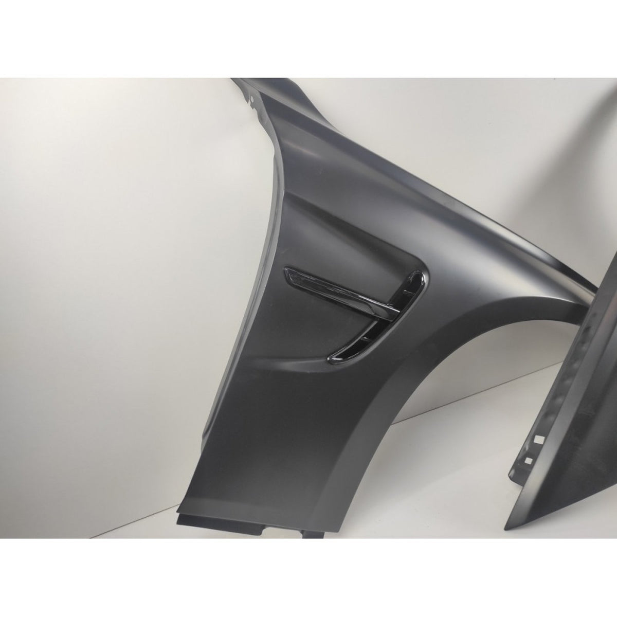 Błotniki Lewy + Prawy BMW F32 / F33 / F36 w stylu M4 – Komplet NOWY