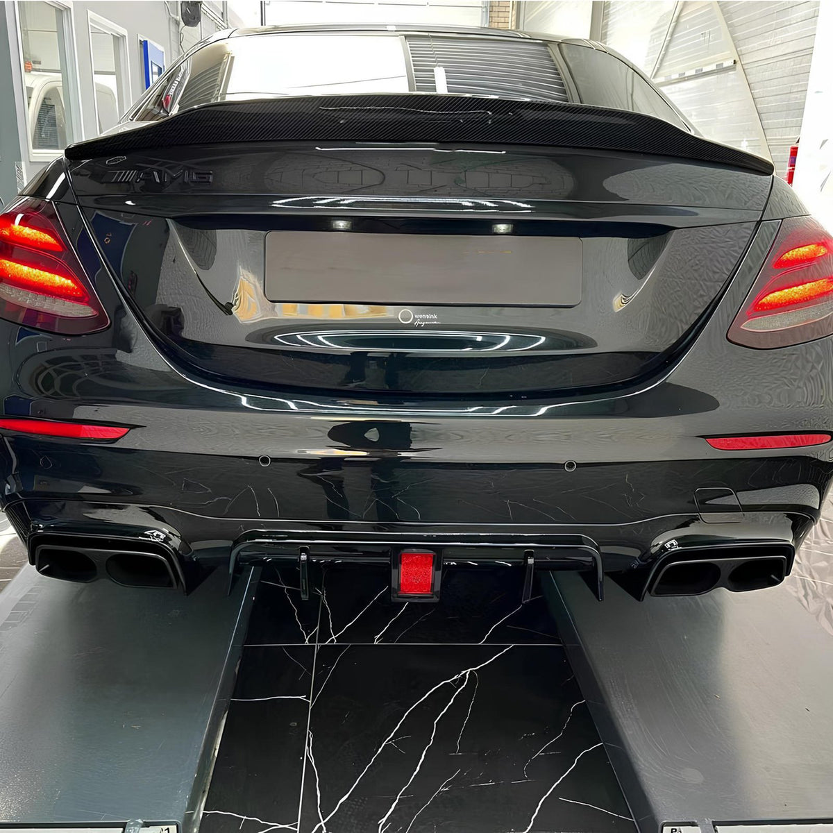 Dyfuzor Tylny Mercedes W213 / S213 Brabus-Style Czarny Połysk (2016–2020) LED 00--00