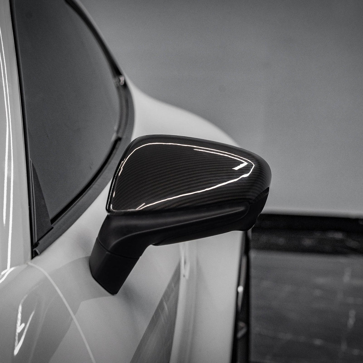 Karbonowe Nakładki na Lusterka Porsche 9J1 Taycan / 911 992 (2019-2023) – Styl OEM/Carbon Fiber