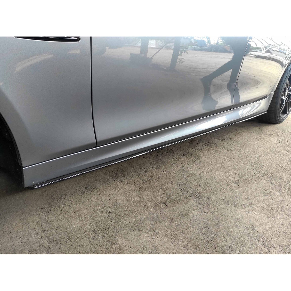 Listwy progowe BMW F10 M-Performance styl Czarny Połysk