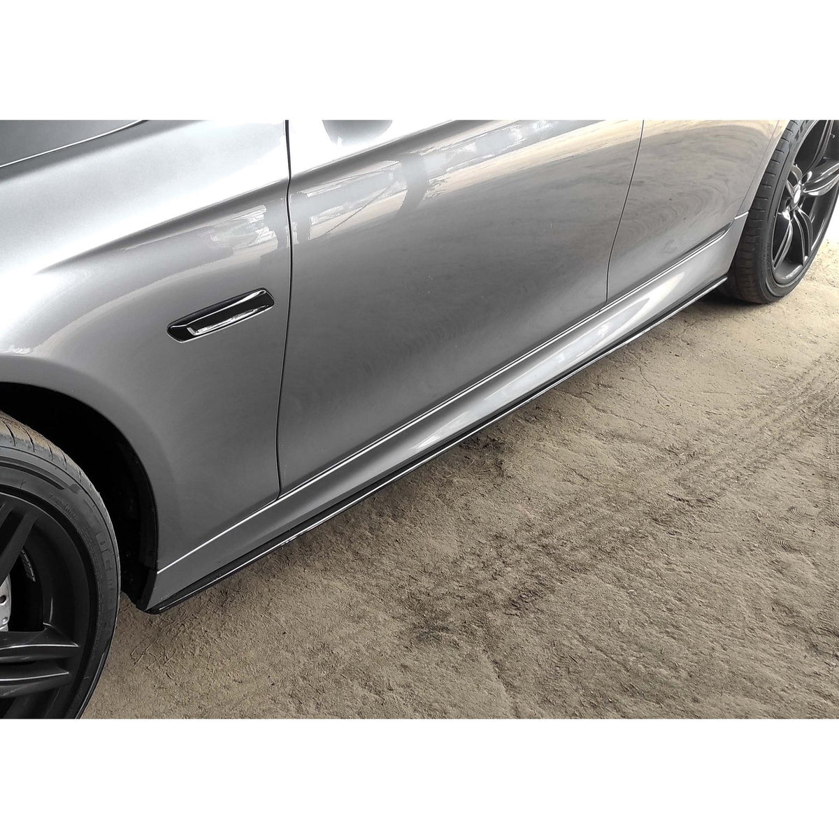 Listwy progowe BMW F10 M-Performance styl Czarny Połysk