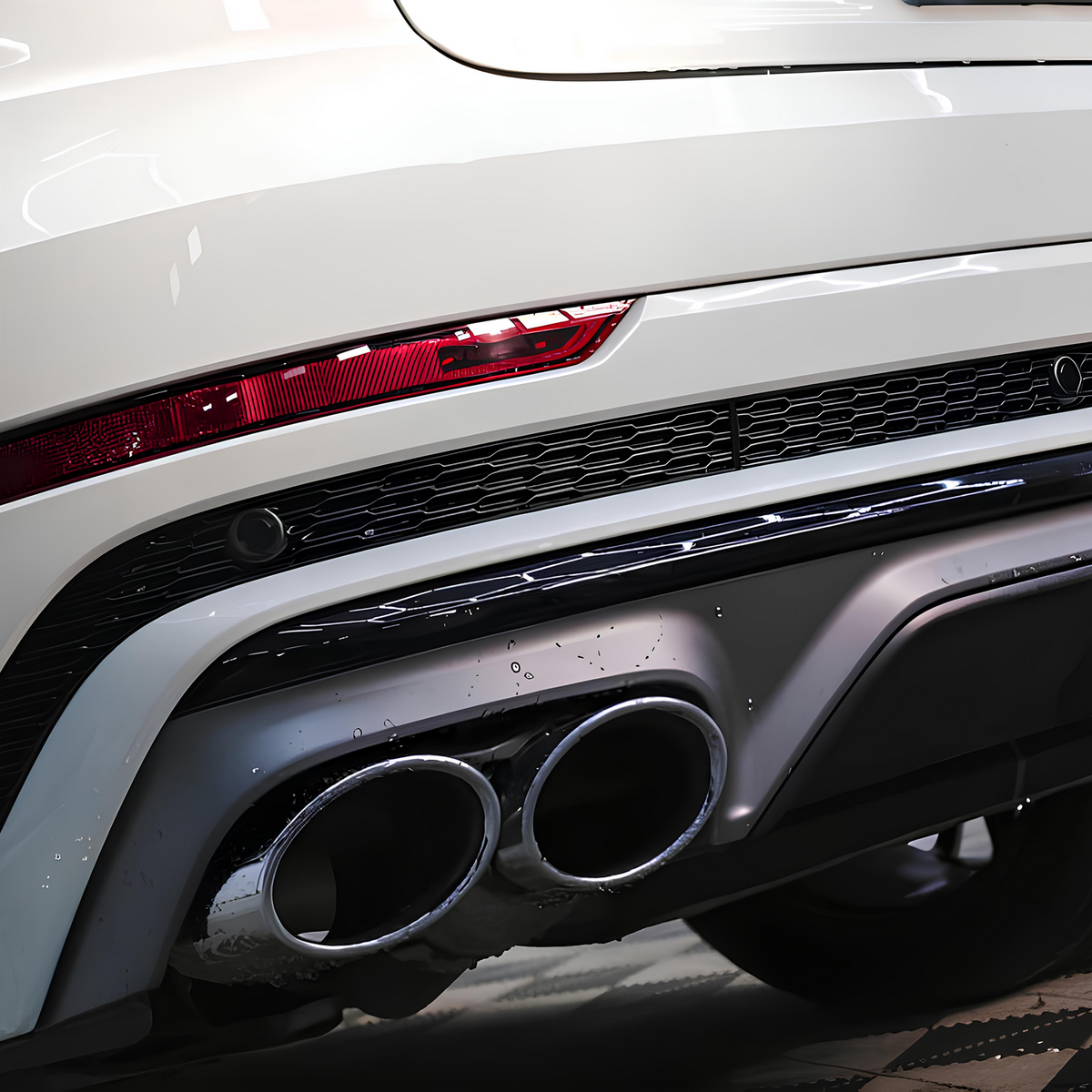 Dyfuzor Tylny z Końcówkami Wydechu do Audi Q8 F1 w Stylu SQ8 S-Line (2018–2023) Czarny Połysk