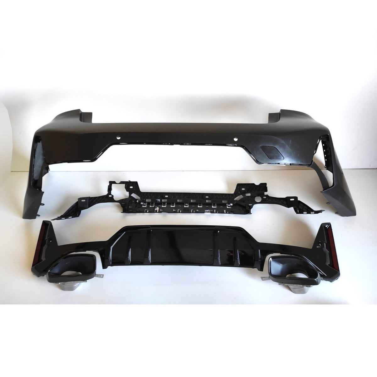 Bodykit BMW G20 LCI – Zderzaki + Progi + Grill + Dyfuzor + Końcówki wydechu + Lampy przednie