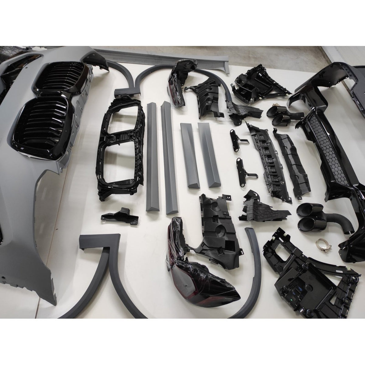 Bodykit BMW X3 G01 18-20 X3M F97 Look + Lampy Przód/Tył + Końcówki Wydechu