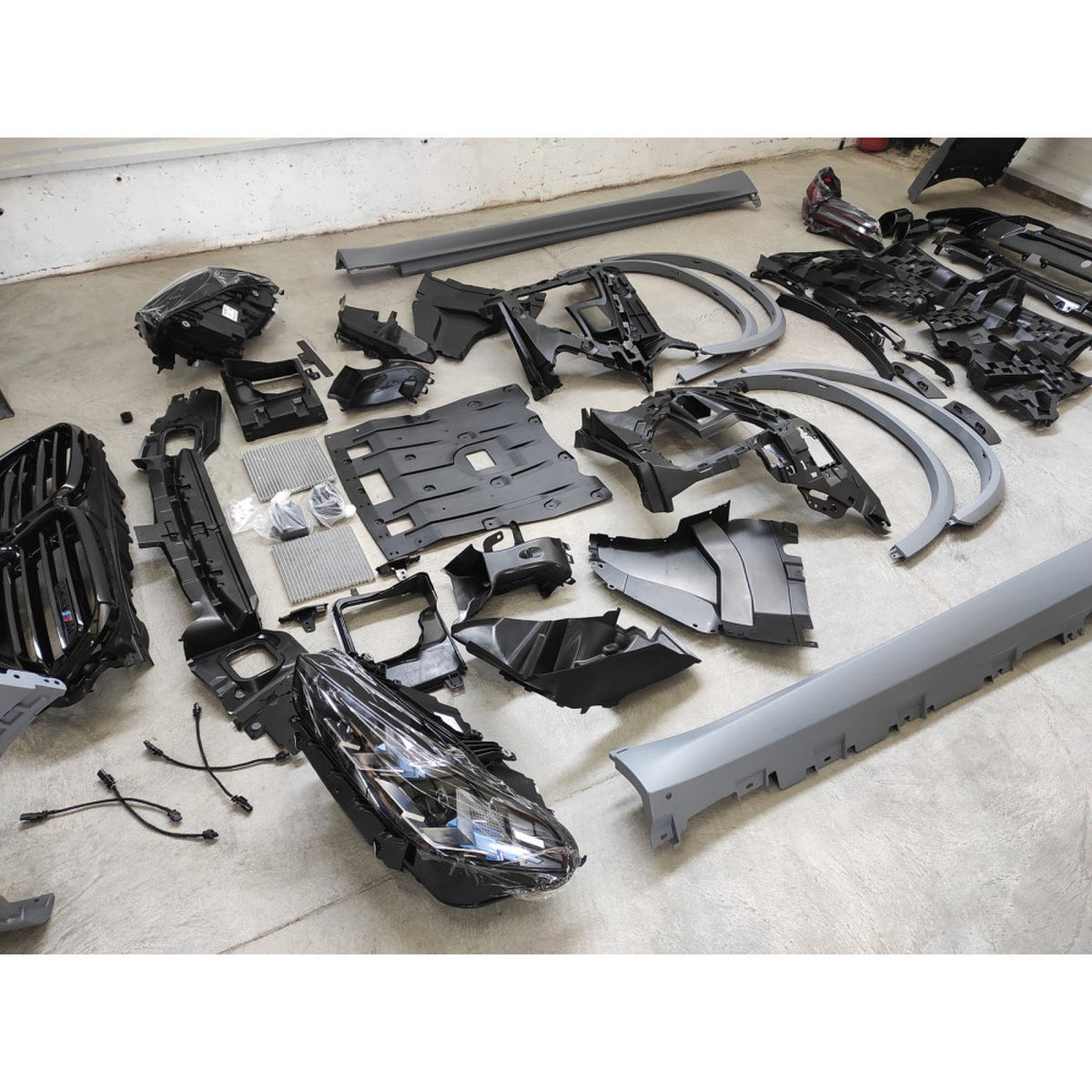 Bodykit Zderzaki Progi Lampy BMW G05 (2019–2022) – Konwersja na X5M F95