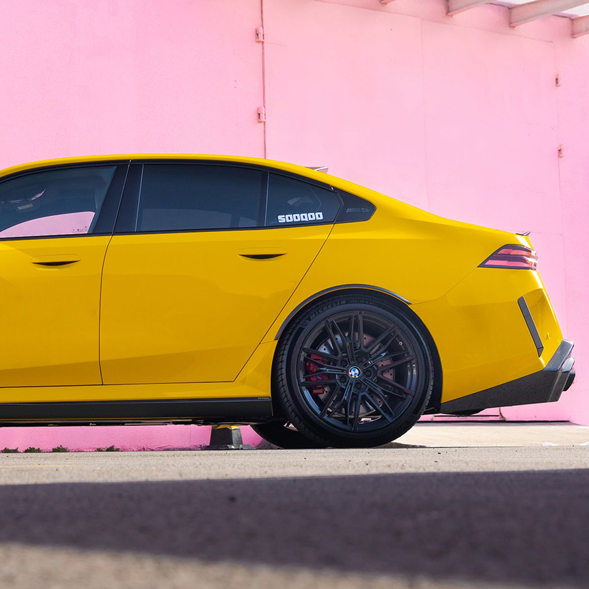 Karbonowe dokładki listwy pod progi do BMW M5 G90/G99 w stylu SQ-A