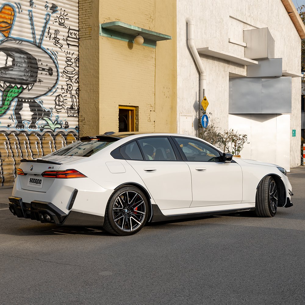 Karbonowe dokładki listwy pod progi do BMW M5 G90 w stylu SQ-B