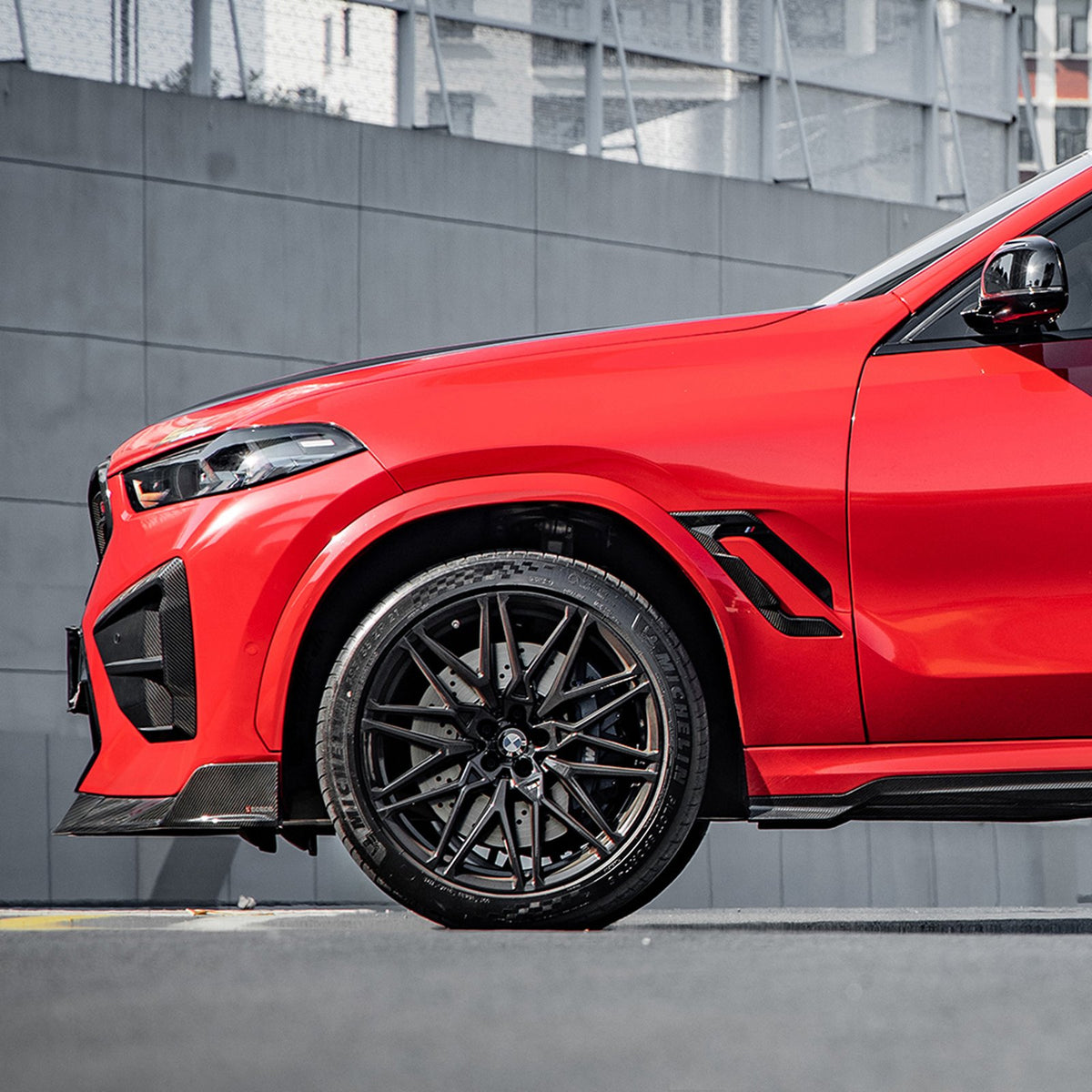 Karbonowe Dekory Błotników BMW X6M LCI F96 SOOQOOO Style (Dry-Carbon)