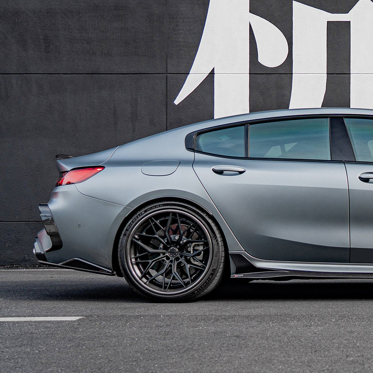 Karbonowe Boomerangi Tylnego Zderzaka BMW M8 F91 / F92 – SOOQOO