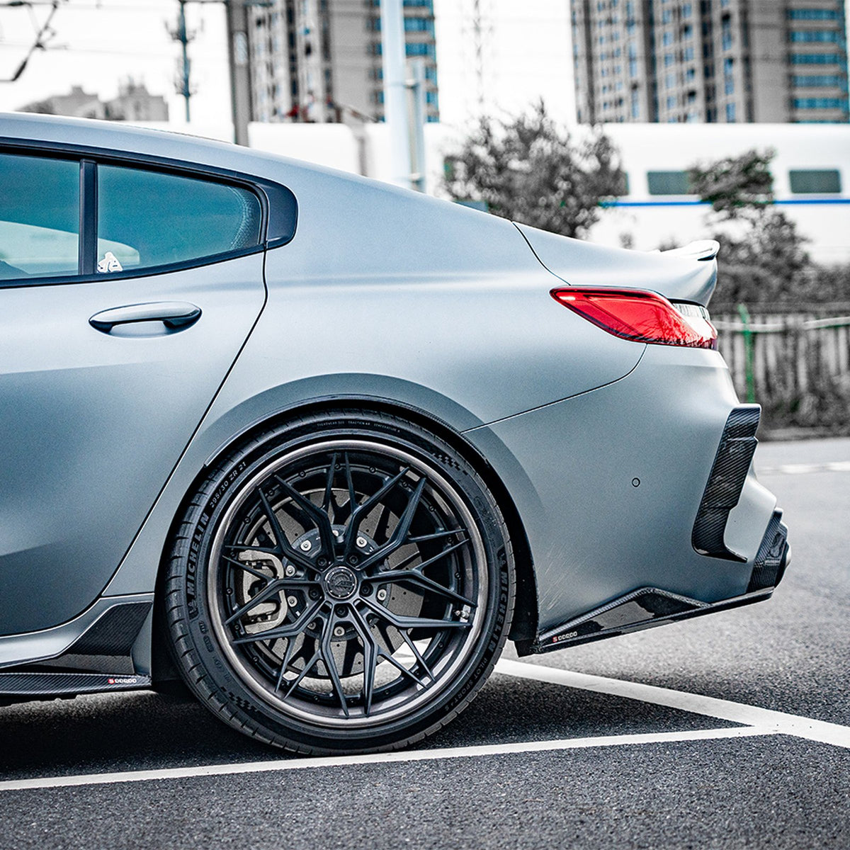 Karbonowe Boomerangi Tylnego Zderzaka BMW M8 F91 / F92 – SOOQOO