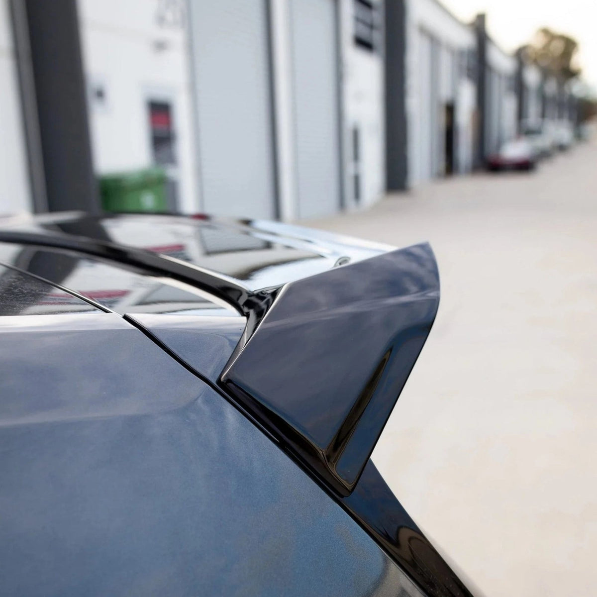 Spoiler Lotka Klapy VW Golf 7 / 7.5 / GTI / R (2012–2020) Osir-Style Czarny Połysk