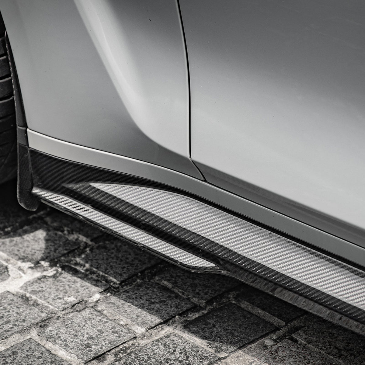 Karbonowe dokładki listwy pod progi do BMW M3 G80/G81 w stylu SOOQOO