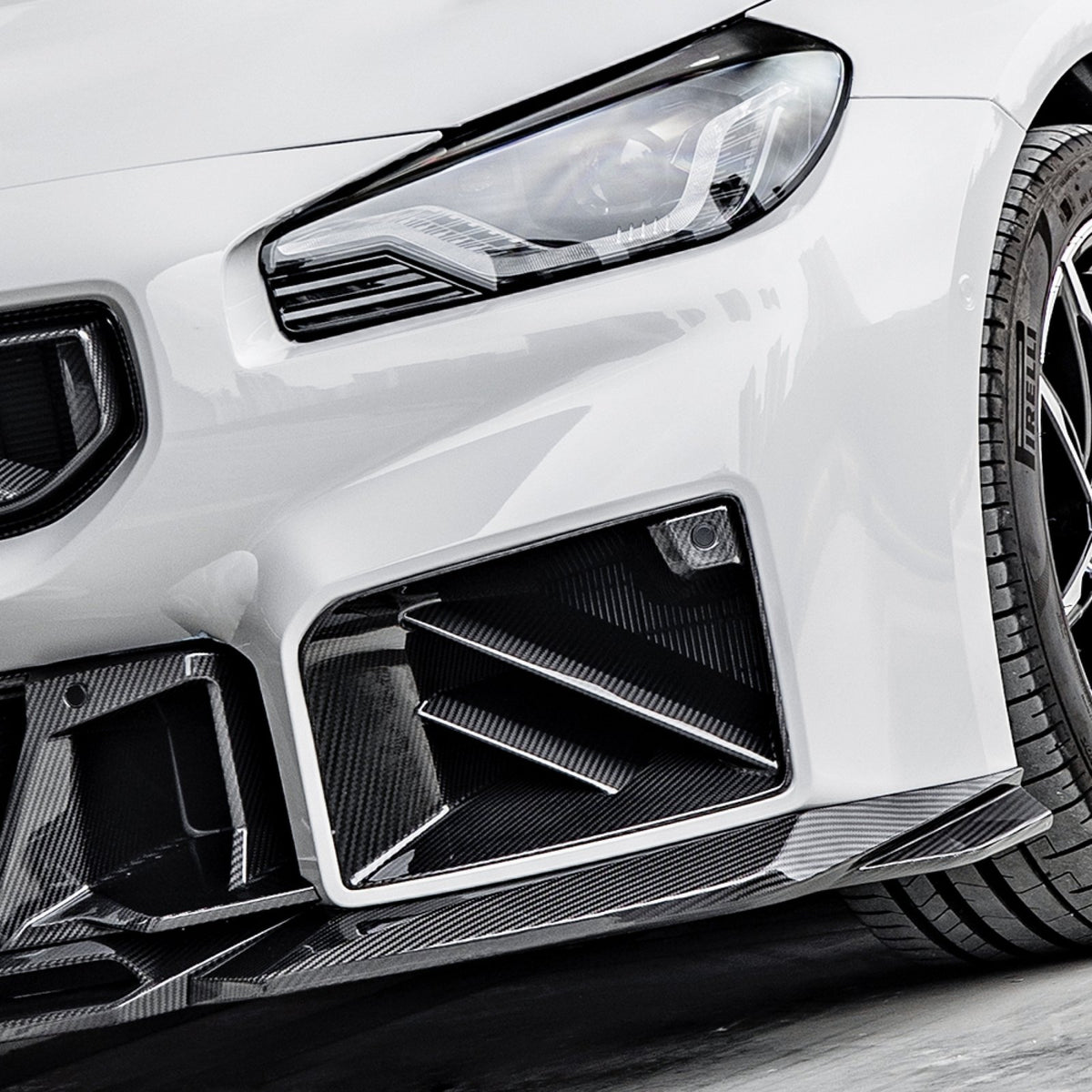 Karbonowe Wloty Powietrza Przedniego Zderzaka do BMW M2 G87 Coupe – SQ Style
