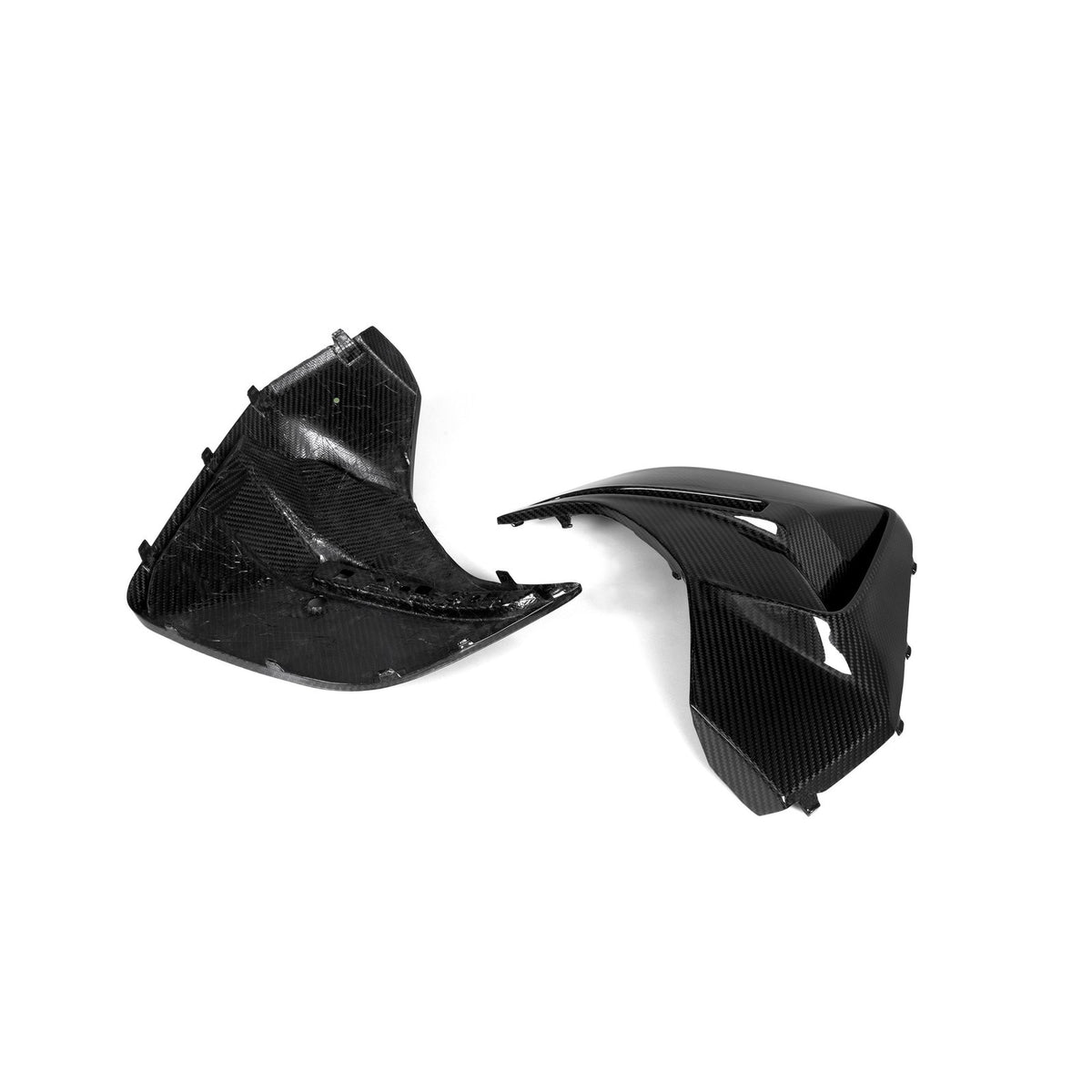 Karbonowe Dekory Tylnego Zderzaka przy Odblaskach BMW G26 SOOQOO Style (Dry-Carbon)