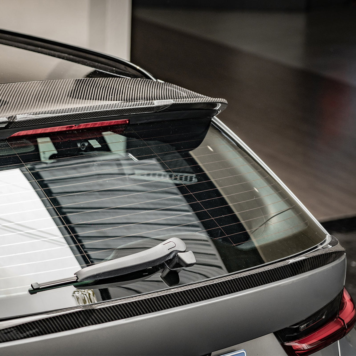Karbonowy Spoiler na klapę bagażnika BMW G81 M-Style Carbon