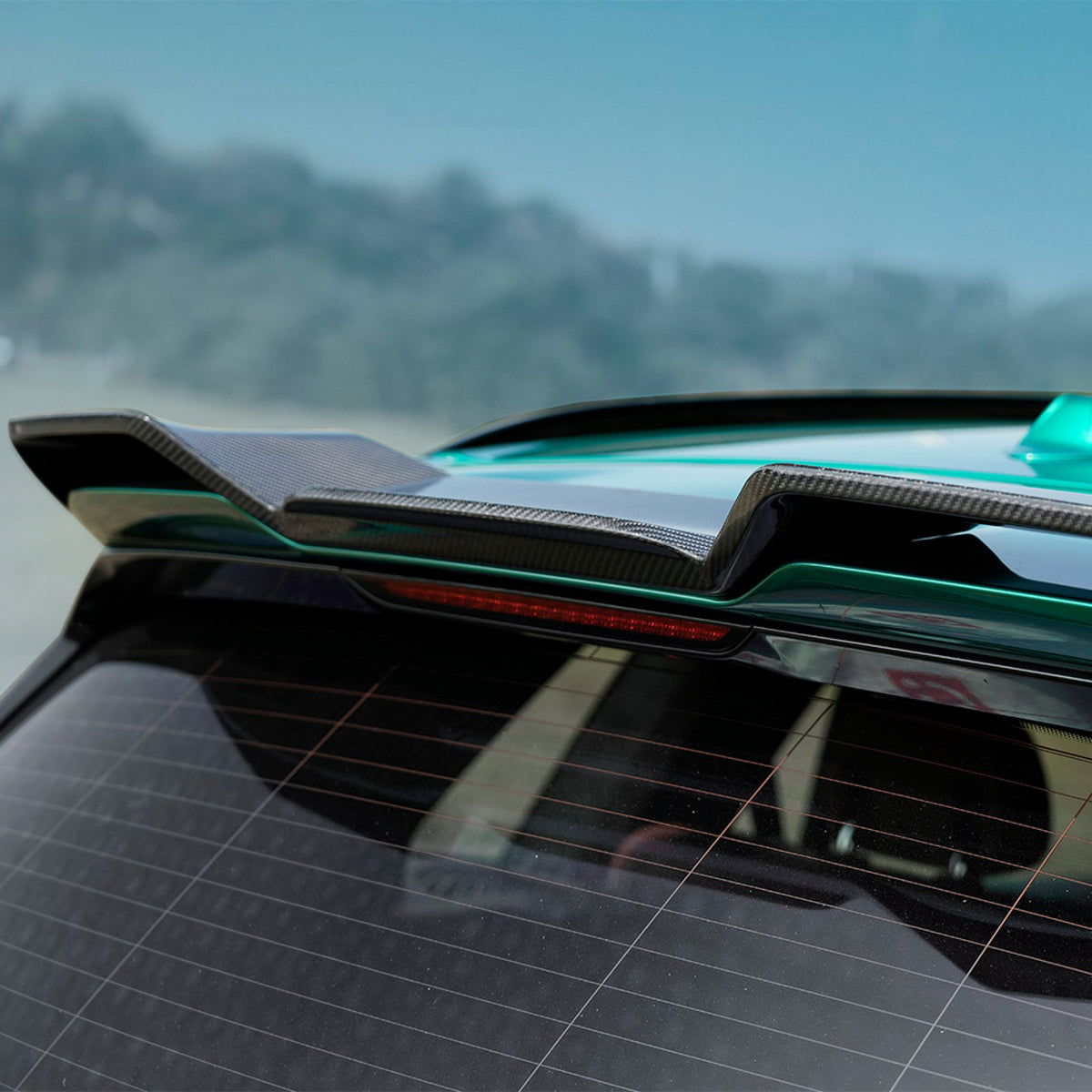 X5M F95 SQ-Style Spoiler Dachowy z Włókna Węglowego – Dry Carbon SOOQOO