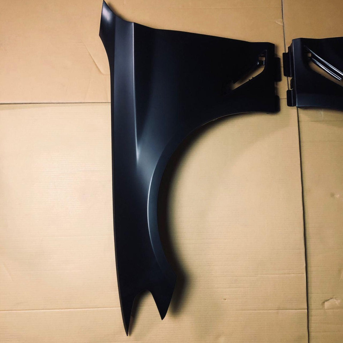 Błotnik Lewy (strona kierowcy) Przedni BMW G30 / G31 Przedlift/Polift Aluminiowy NOWY