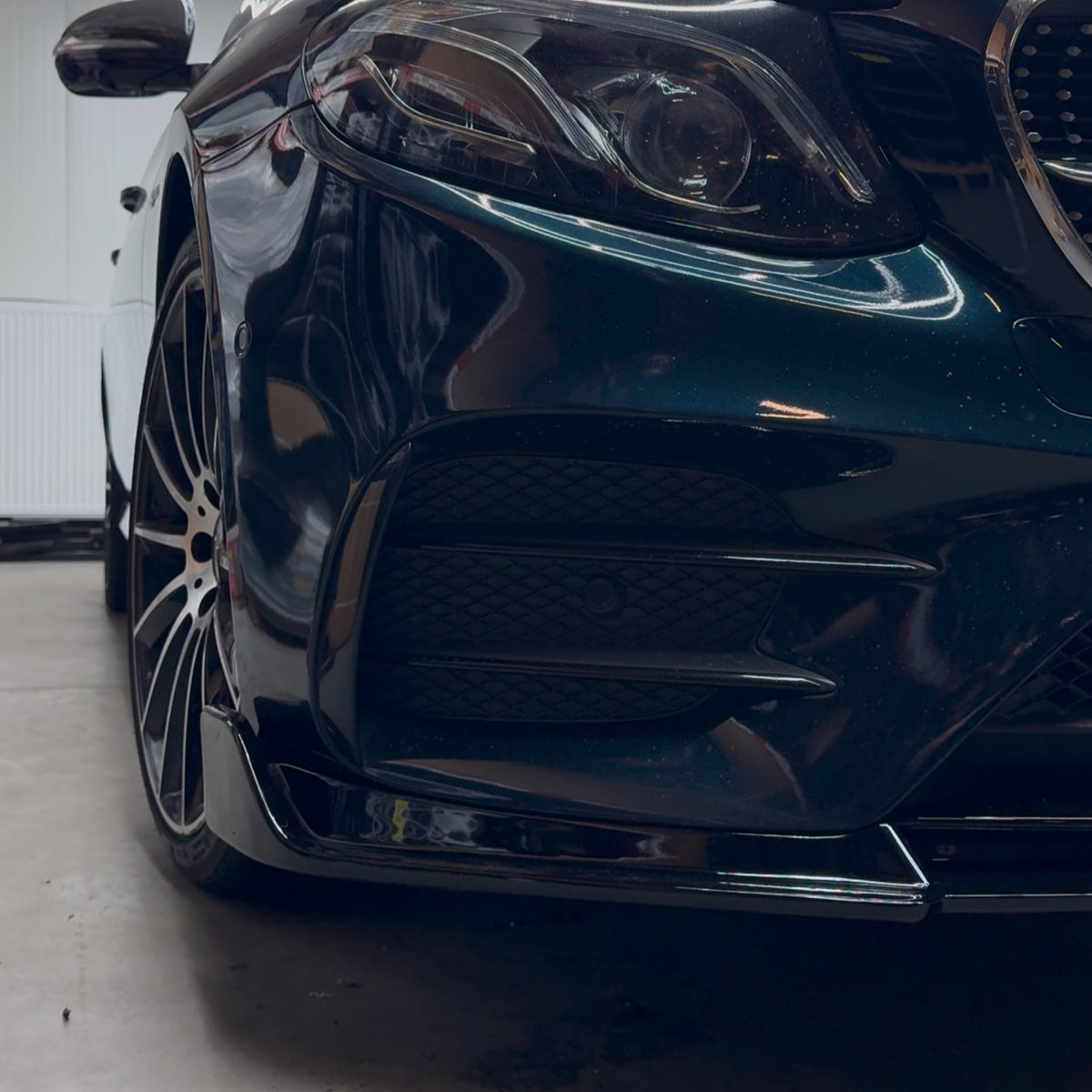 Dokładka Splitter Przód do Mercedes W213 E43 (2016–2019) Przedlift AMG Style – Czarny Połysk