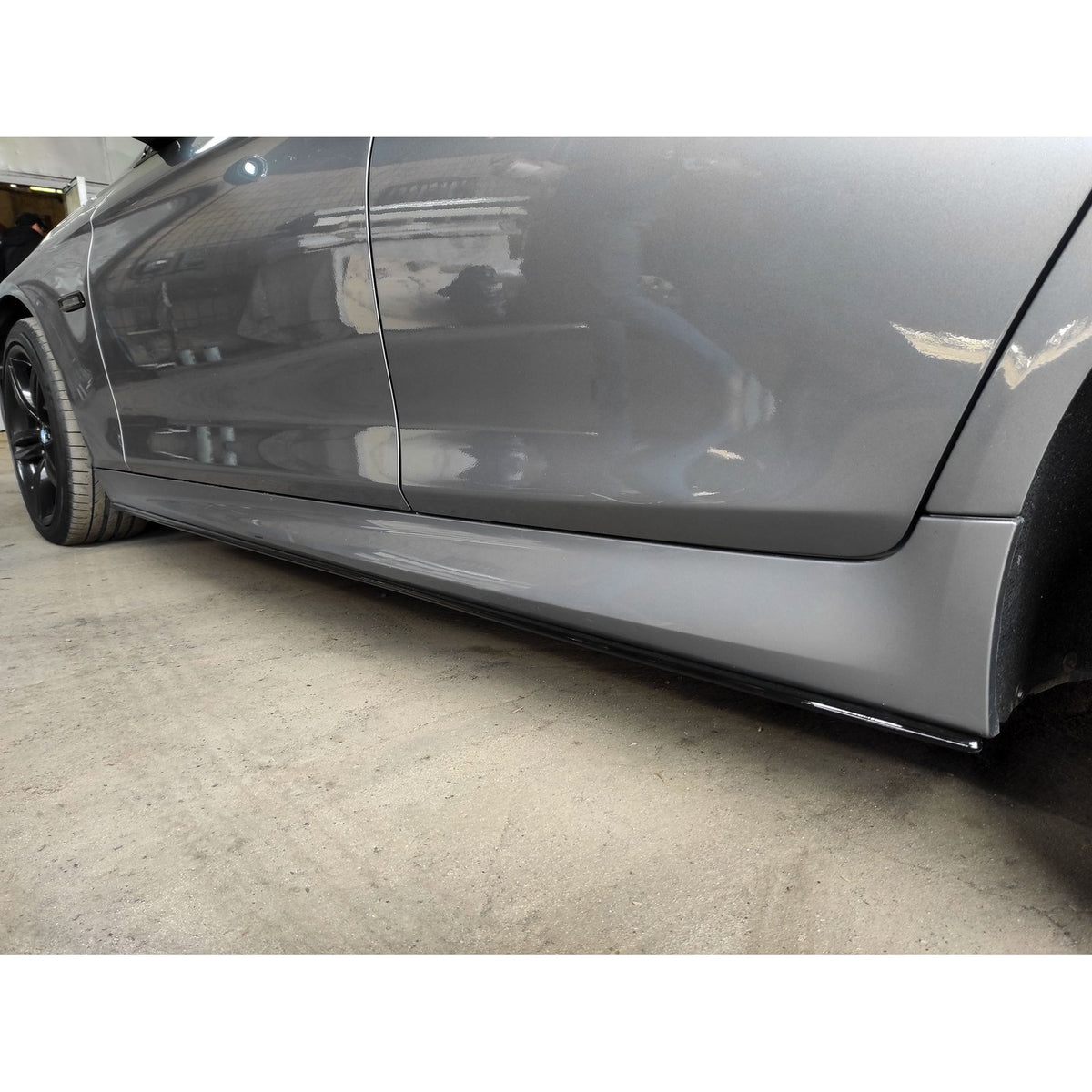 Listwy progowe BMW F10 M-Performance styl Czarny Połysk