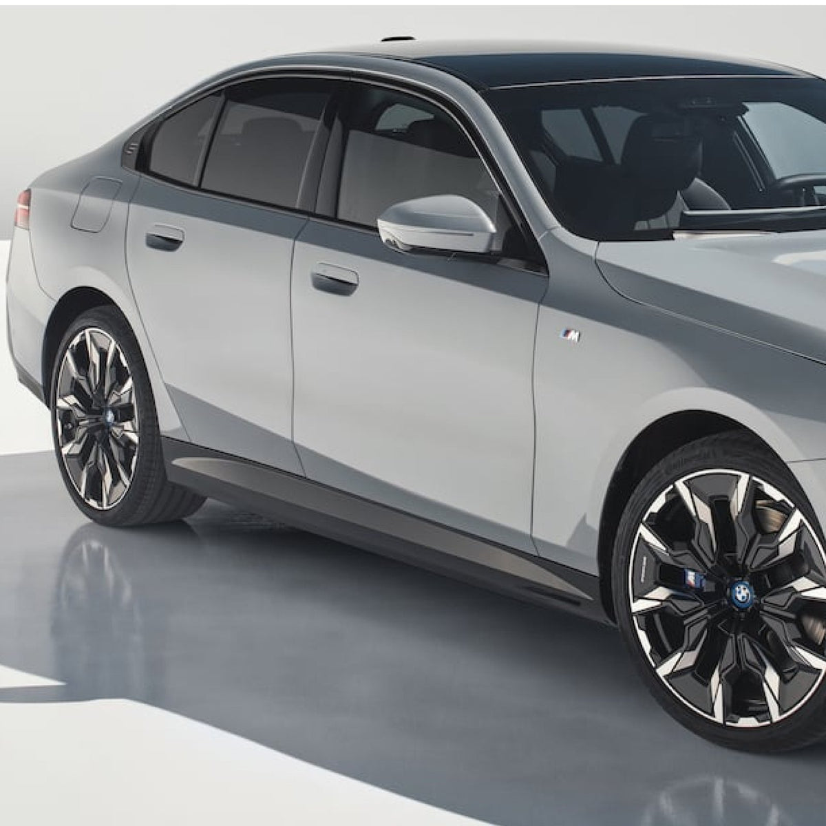 Body Kit BMW Serii 5 G60 M-Tech (2023+) – Zderzak Przód + Tył + Progi + Dyfuzor