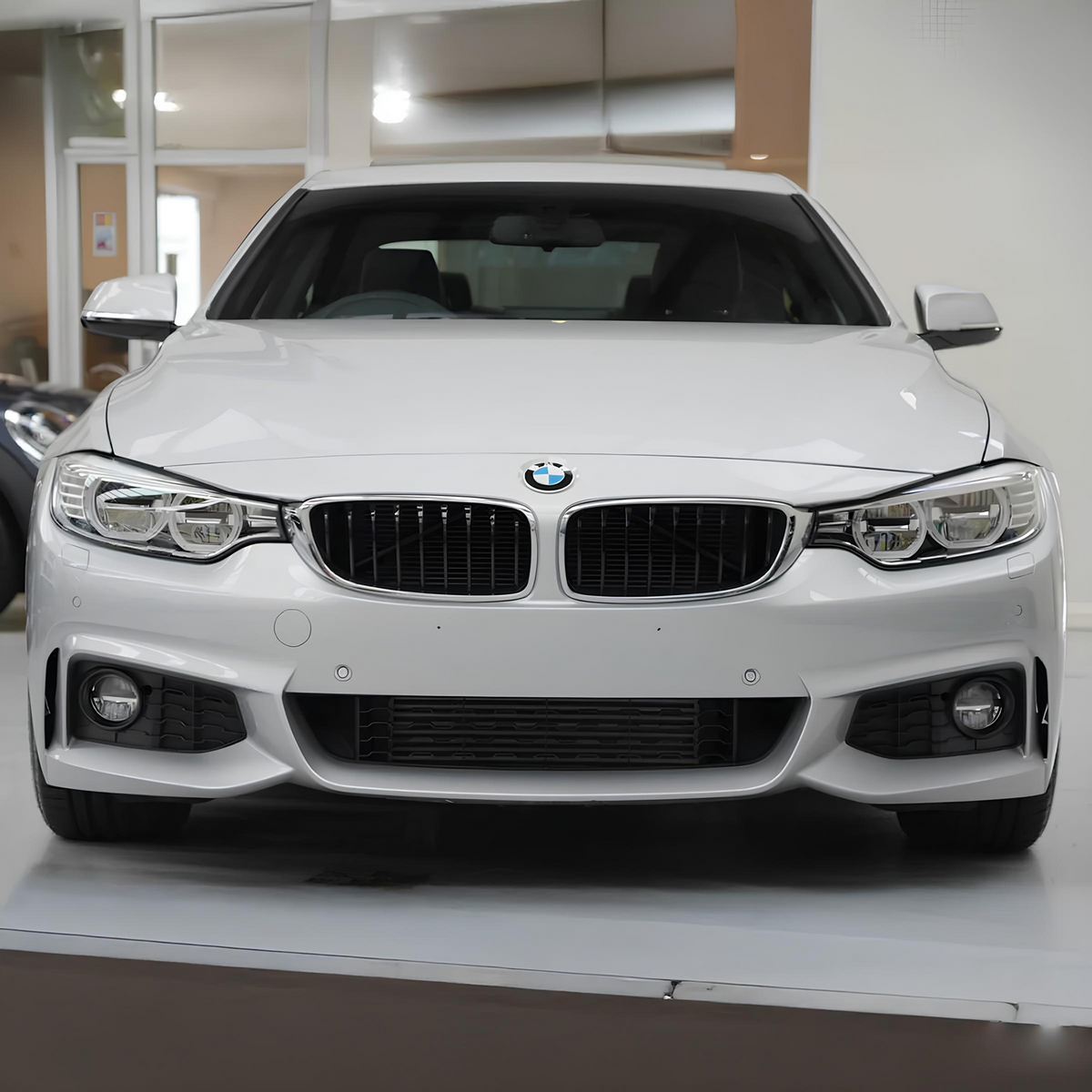 Zderzak Przedni BMW F32 / F33 / F36 M-Pakiet z PDC i SRA + Kratki Halogenów