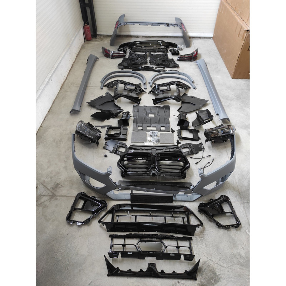 Bodykit Zderzaki Progi Lampy BMW G05 (2019–2022) – Konwersja na X5M F95