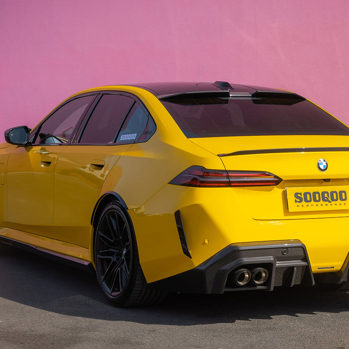 Karbonowe Nakładki na Odblaski BMW M5 G90 / G99 SOOQOO Styl (Dry-Carbon)