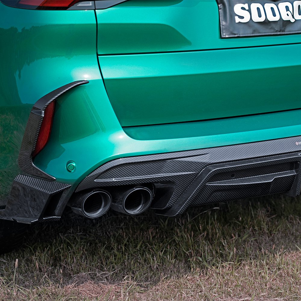 Dyfuzor Tylny BMW X5M F95 LCI – Styl SQ, Włókno Węglowe Dry Carbon SOOQOO z Wbudowanym Światłem Hamowania LED