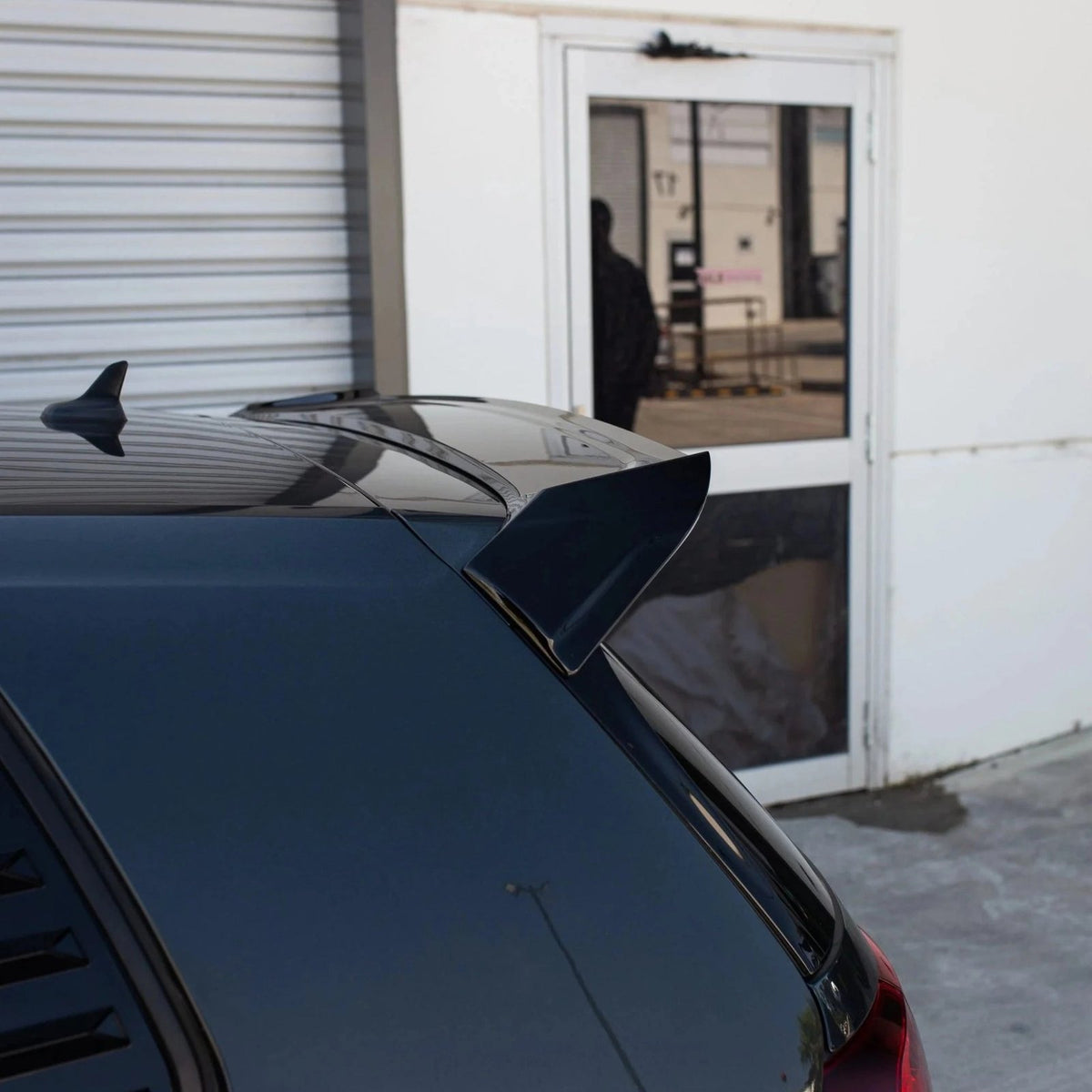 Spoiler Lotka Klapy VW Golf 7 / 7.5 / GTI / R (2012–2020) Osir-Style Czarny Połysk