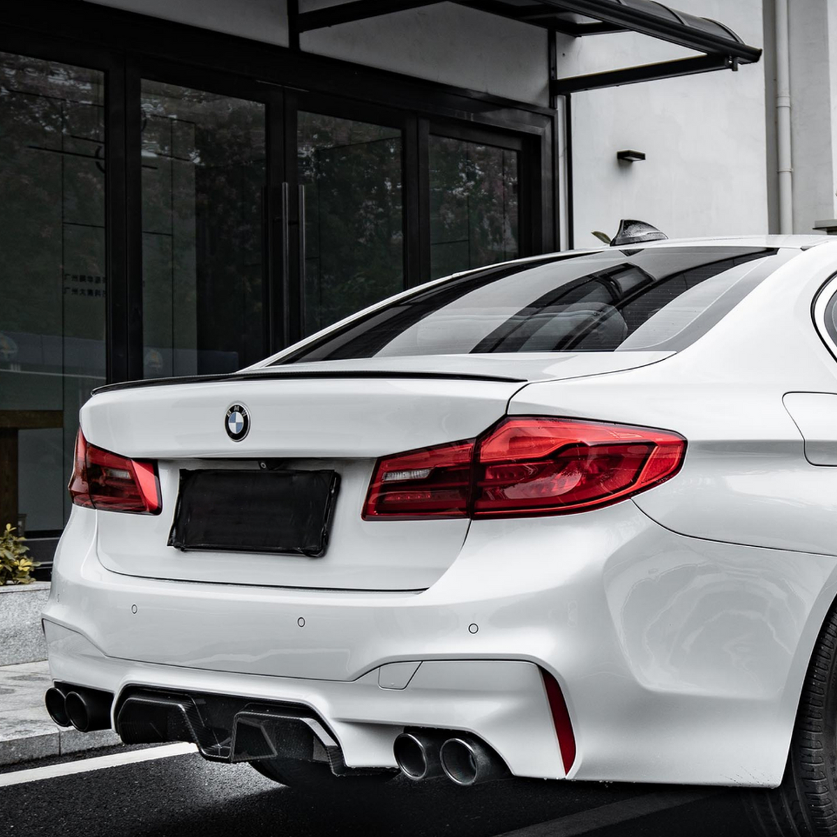 Karbonowy Spoiler Lotka Klapy BMW G30 / F90 M5 Style