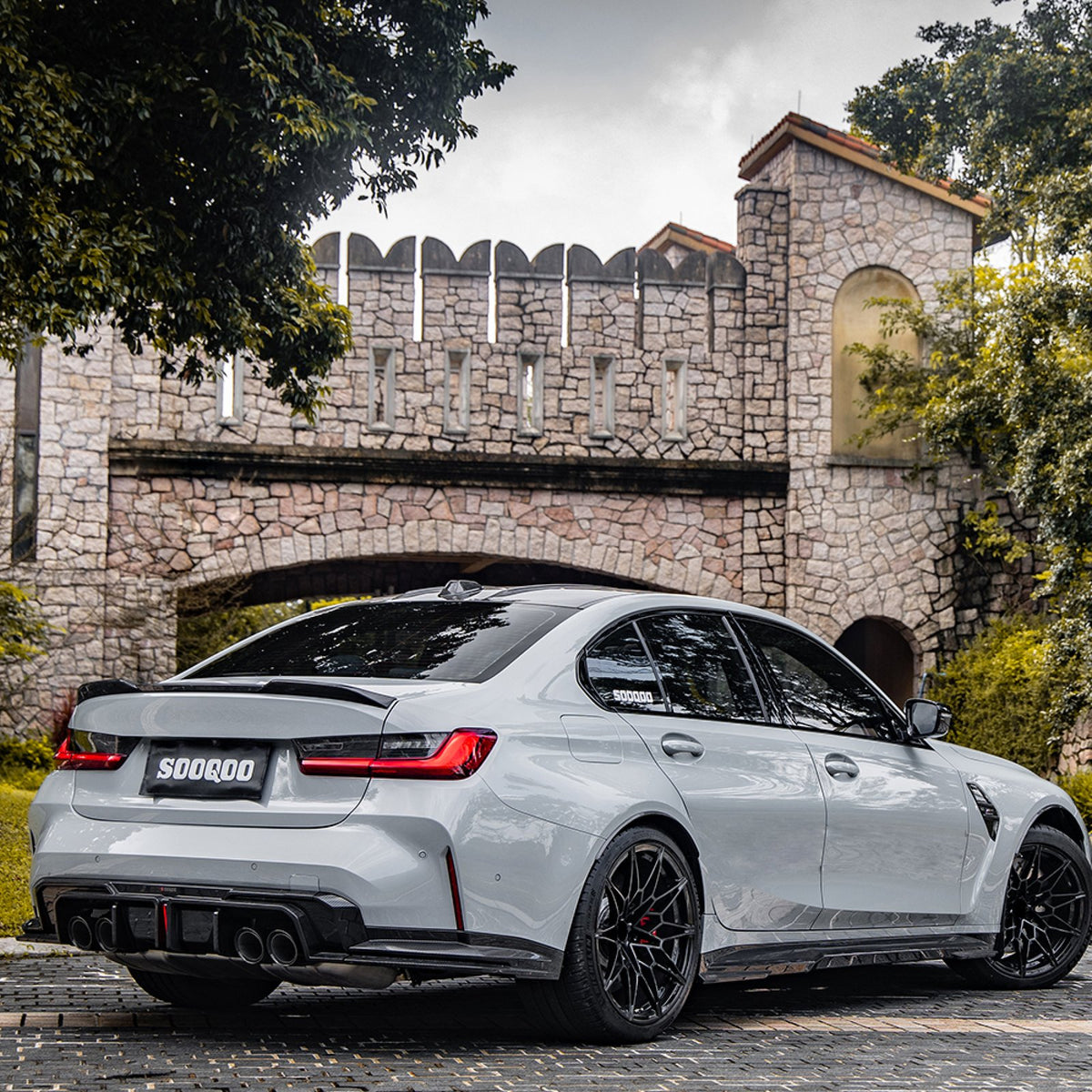 Karbonowe dokładki listwy pod progi do BMW M3 G80/G81 w stylu SOOQOO
