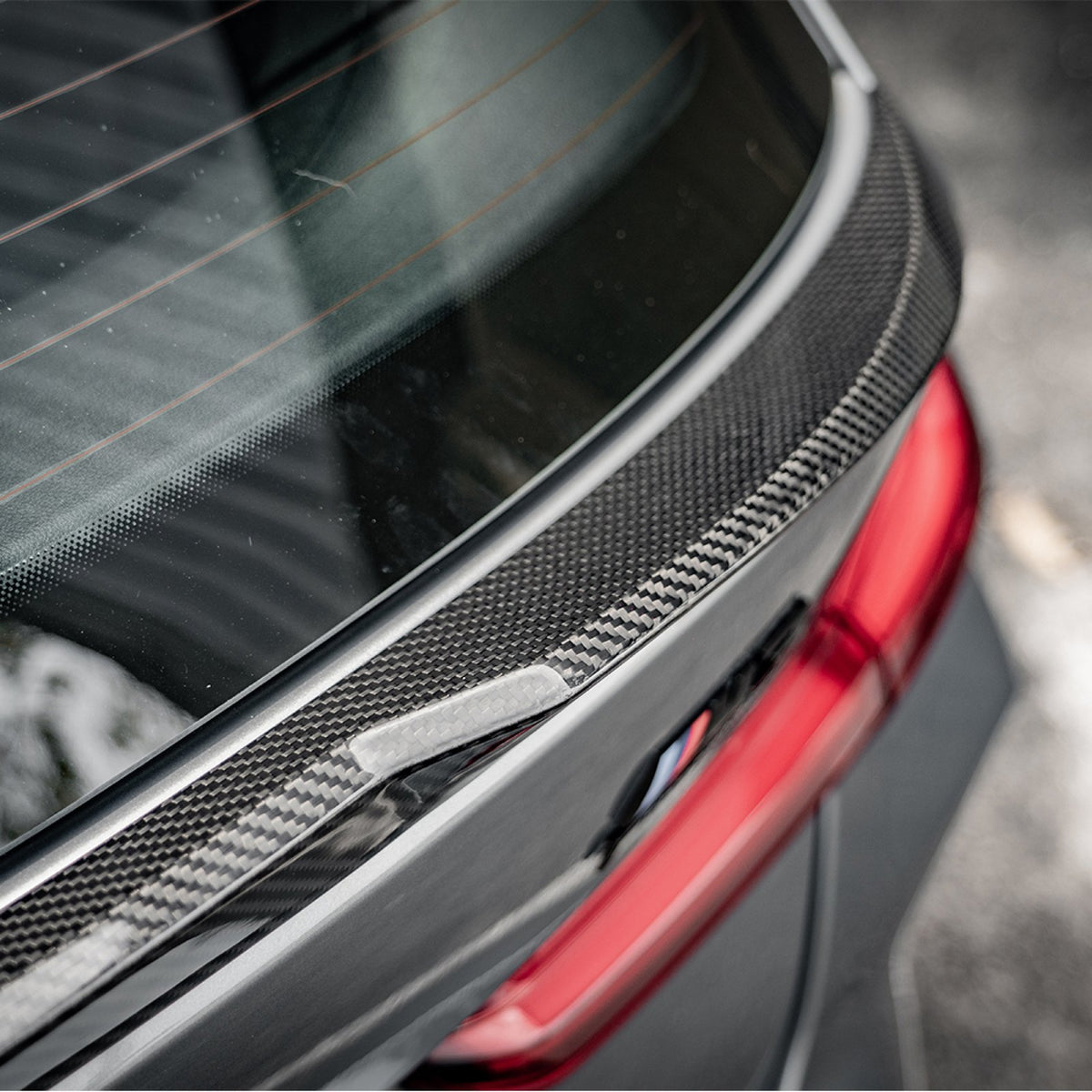 Karbonowy Spoiler na klapę bagażnika BMW G81 M-Style Carbon