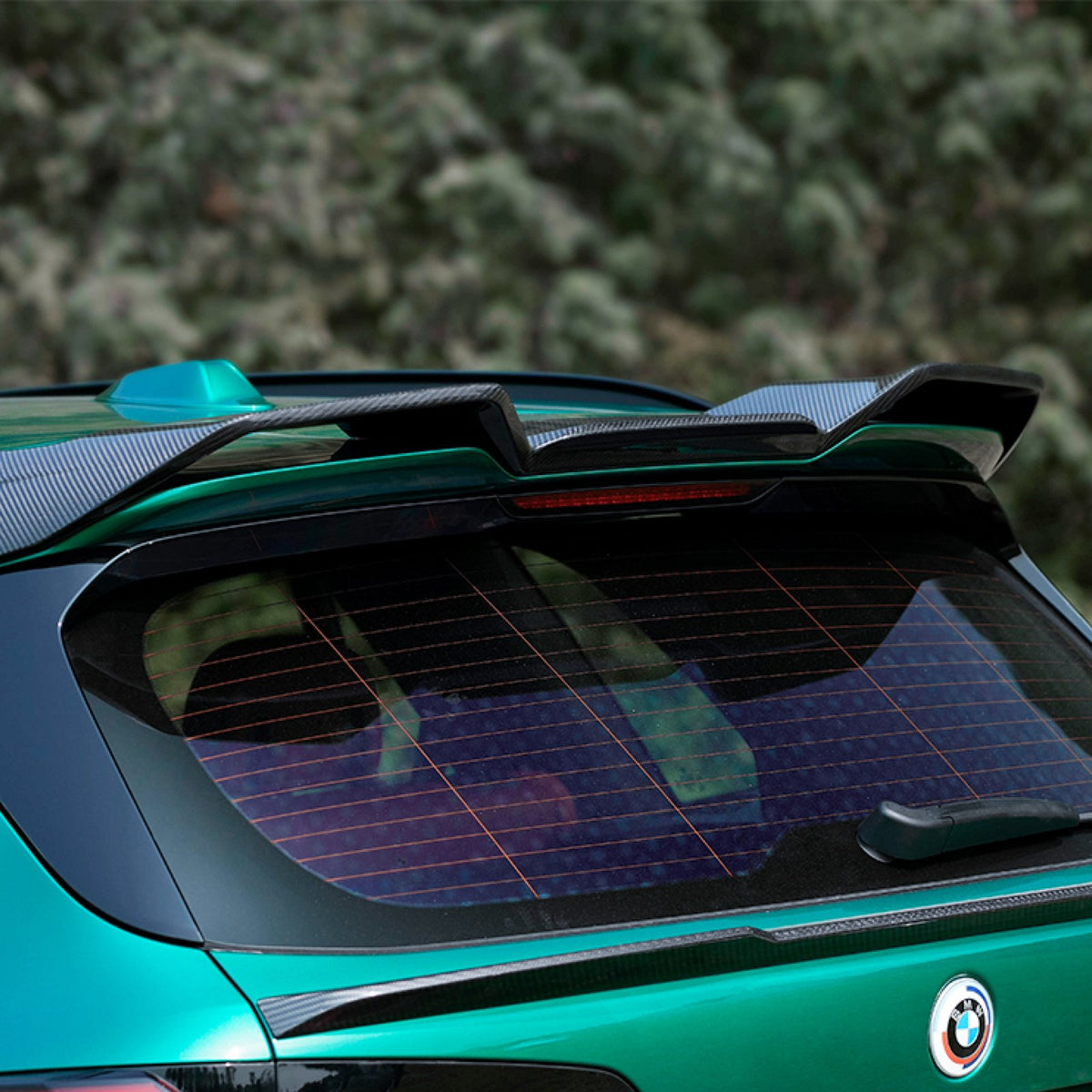 X5M F95 SQ-Style Spoiler Dachowy z Włókna Węglowego – Dry Carbon SOOQOO