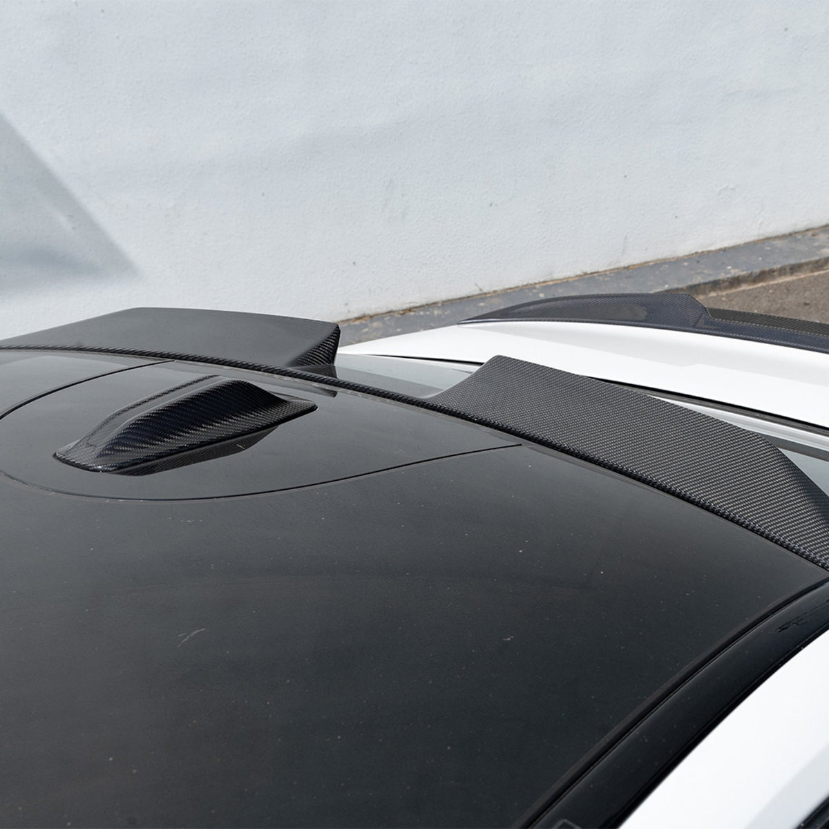 Karbonowa Lotka Dachowa BMW M5 G90 / G60 SOOQOO Style (Dry-Carbon)