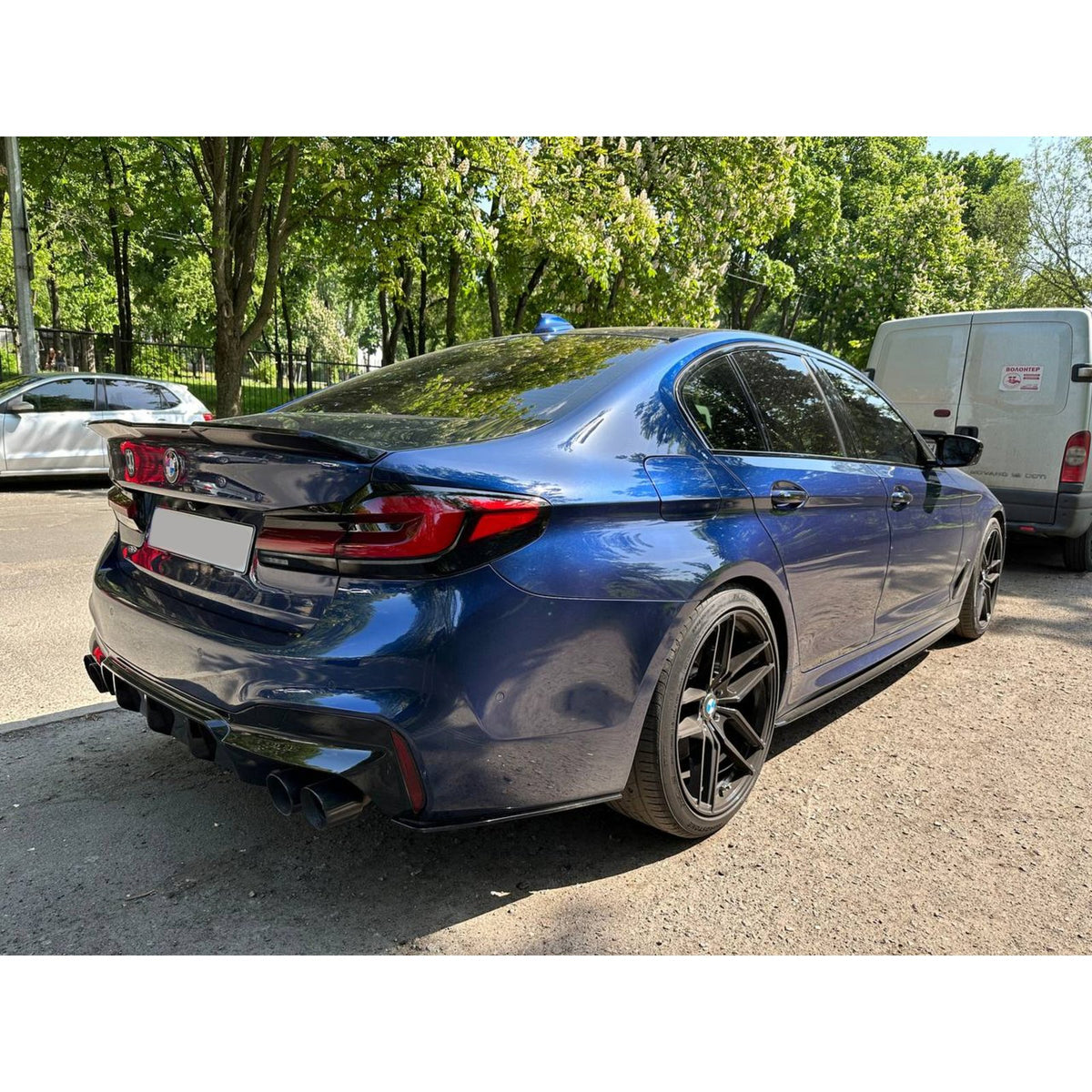 Dokładki listwy pod progi BMW G30 G31 MP Style Czarny Połysk