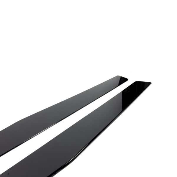 Dokładki Listwy Pod Progi BMW F80 M3 / F82 M4 – M Performance Styl, Czarny Połysk - obrazek 4