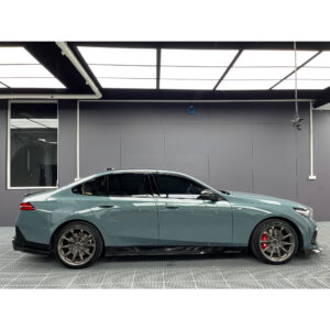 Karbonowe dokładki listwy pod progi do BMW G60 w stylu M-Performance - obrazek 4