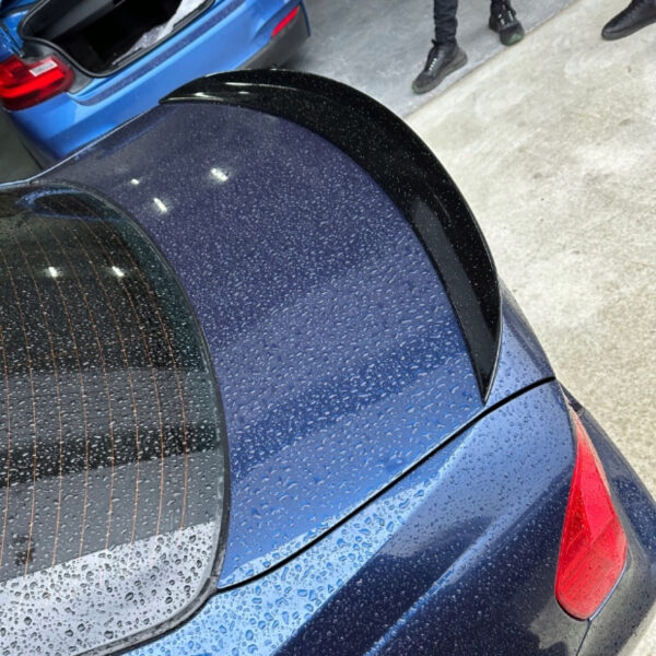 Lotka na Klapę BMW Serii 3 E90 – Styl M-Performance, Czarny Połysk, ABS - obrazek 7