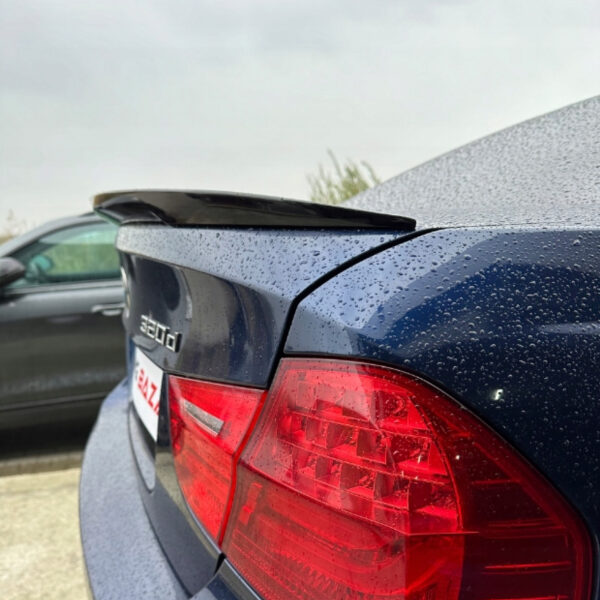 Lotka na Klapę BMW Serii 3 E90 – Styl M-Performance, Czarny Połysk, ABS - obrazek 8