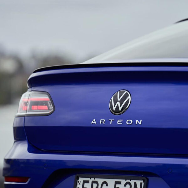 Spoiler na klapę bagażnika Volkswagen Arteon Czarny Połysk (2019+) - obrazek 4