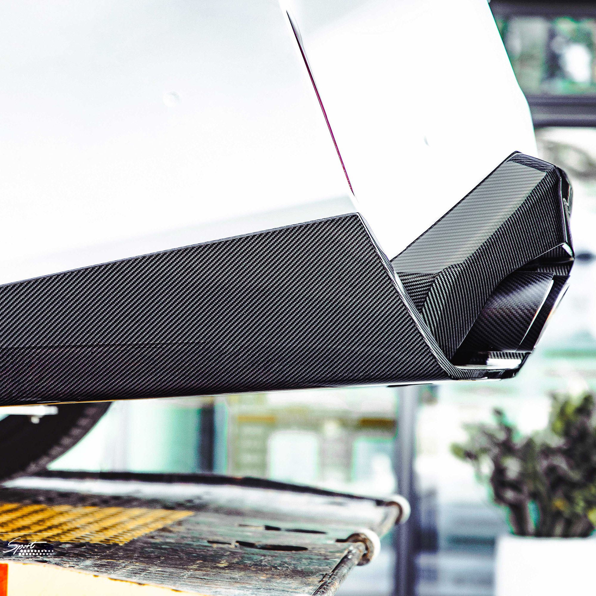 Karbonowy Dyfuzor do BMW G90/G99 M5 w stylu M-Performance - obrazek 6