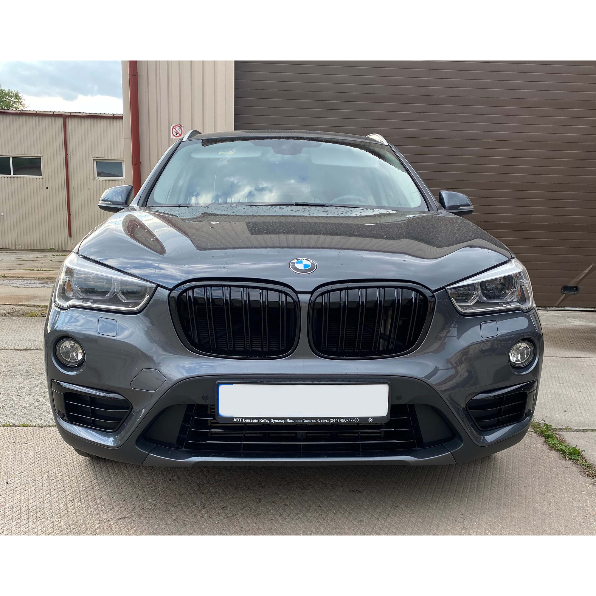 Atrapa Grill (Nerki) BMW X1 F48 Przedlift M-Style Czarny Połysk 2014-2019 - obrazek 3