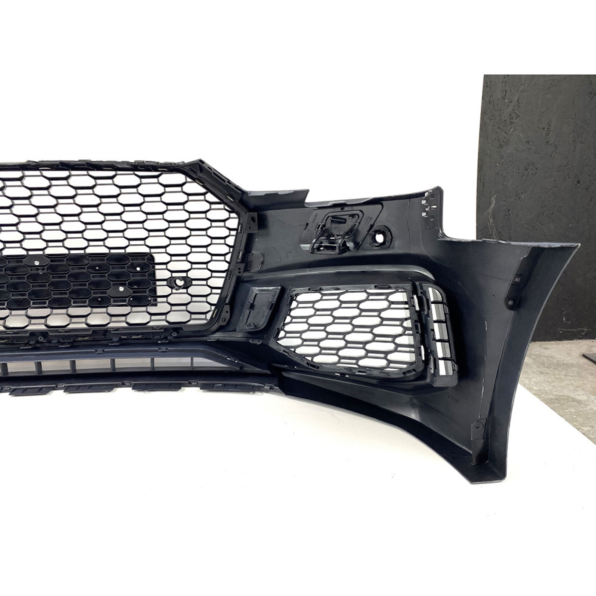 Zderzak Przedni Audi A4 B9 RS4 Style (2015–2019) - obrazek 9