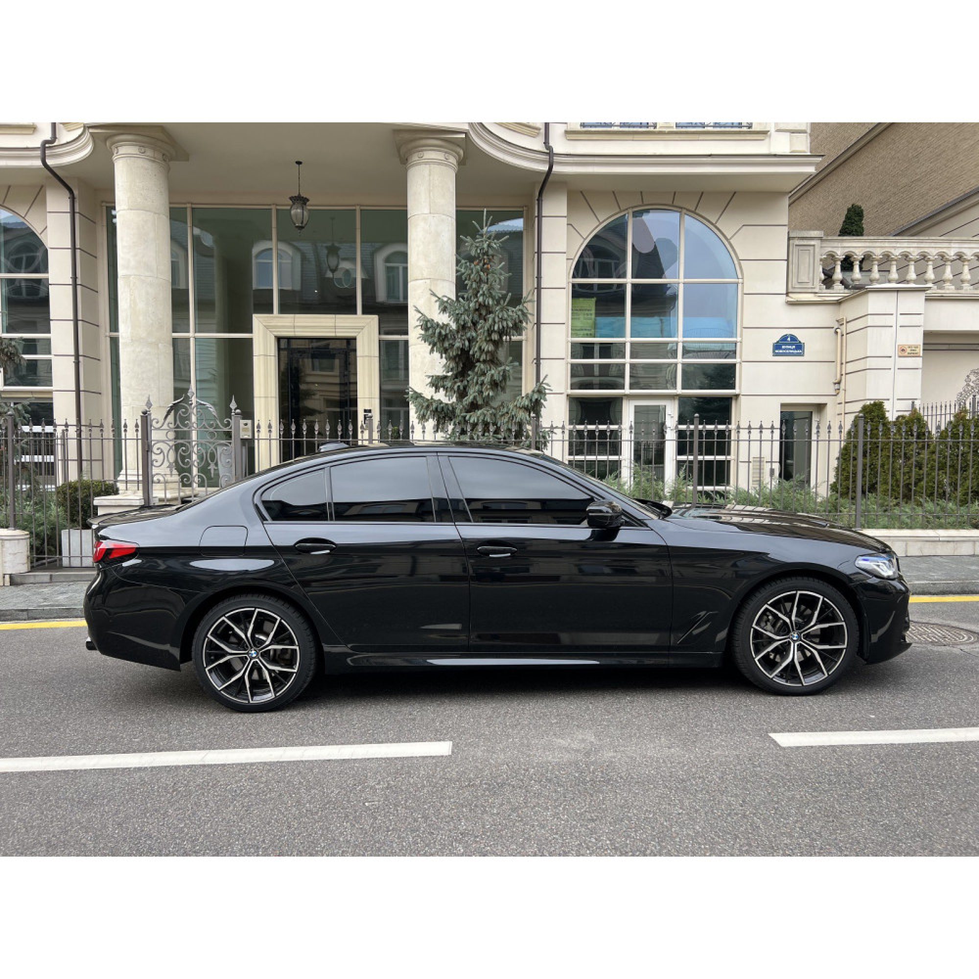 Bodykit BMW G30 M5 do 17-20 Zderzaki + Progi + Dyfuzor z Końcówkami + Lampy - obrazek 5