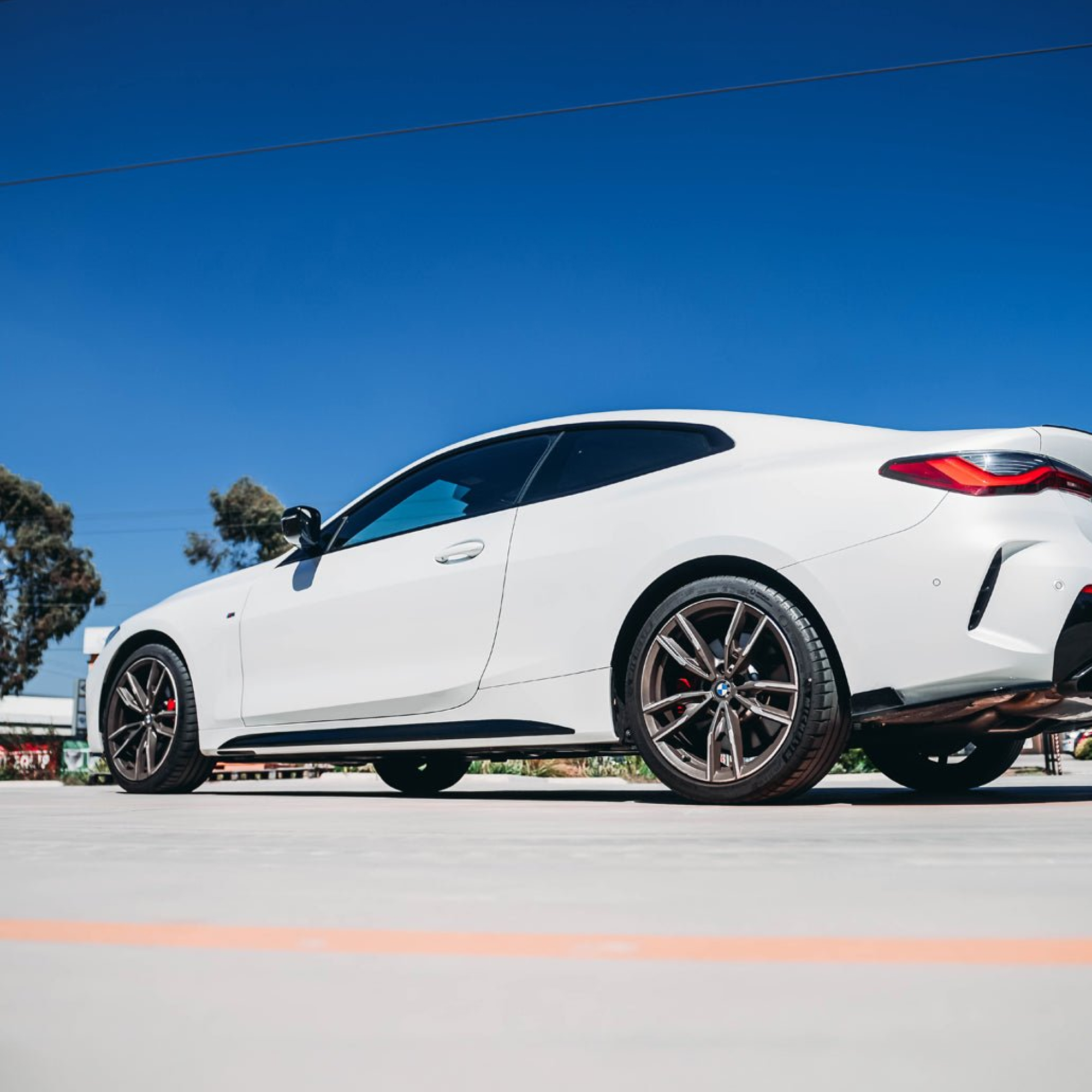 Listwy Progowe BMW G22 – MP (M Performance) Styl, Czarny Połysk - obrazek 3