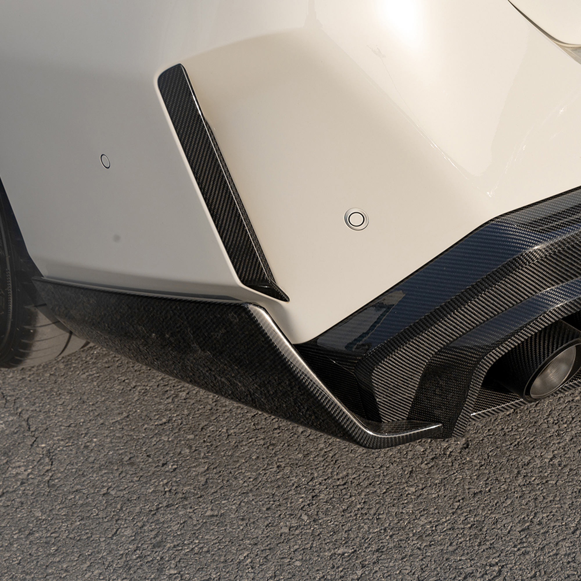 Karbonowe Nakładki na Odblaski BMW M5 G90 / G99 SOOQOO Styl (Dry-Carbon) - obrazek 7