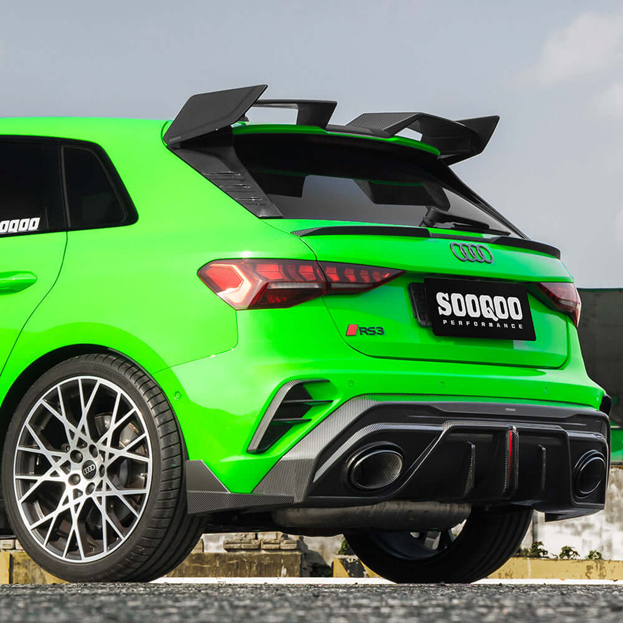 Karbonowy Spoiler Środkowy AUDI RS3 8Y Sportback SOOQOO Style (Dry-Carbon) - obrazek 8