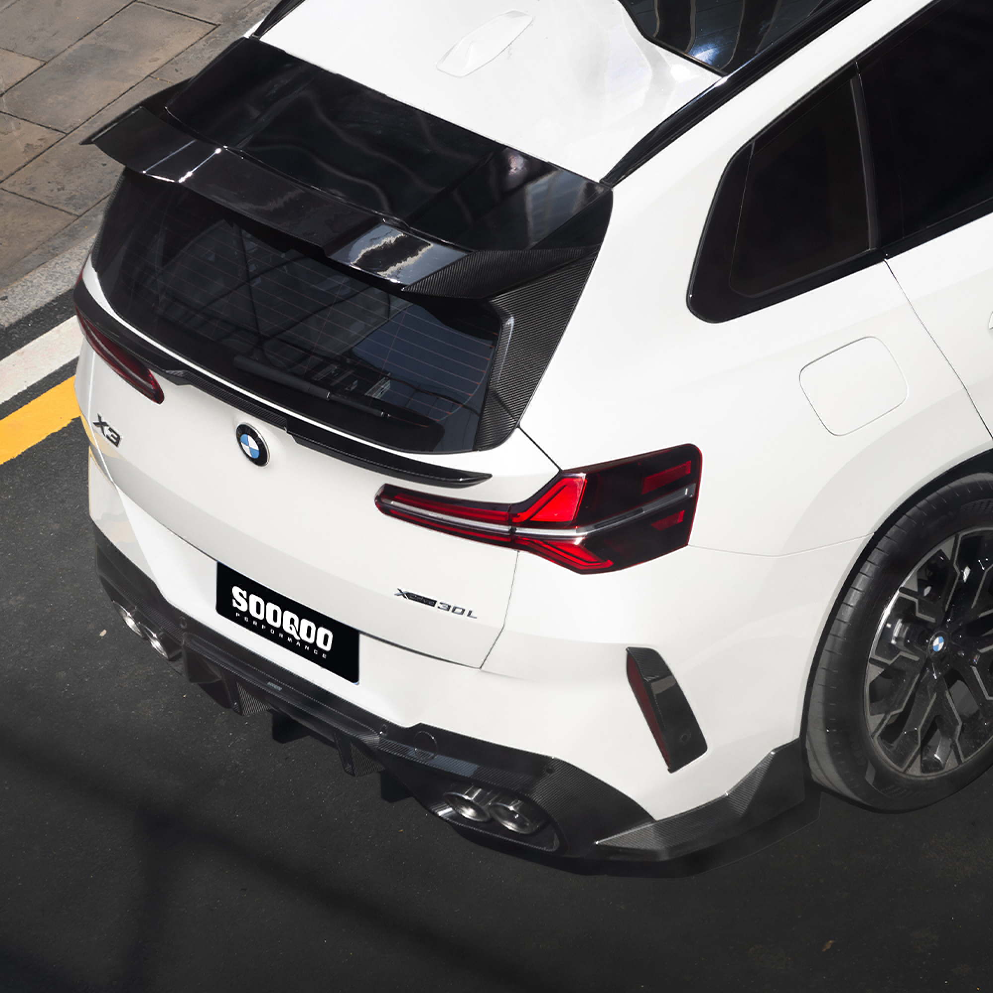 Karbonowy Dekor Odblasków Tylnego Zderzaka BMW X3 G45 – SOOQOO Styl - obrazek 4