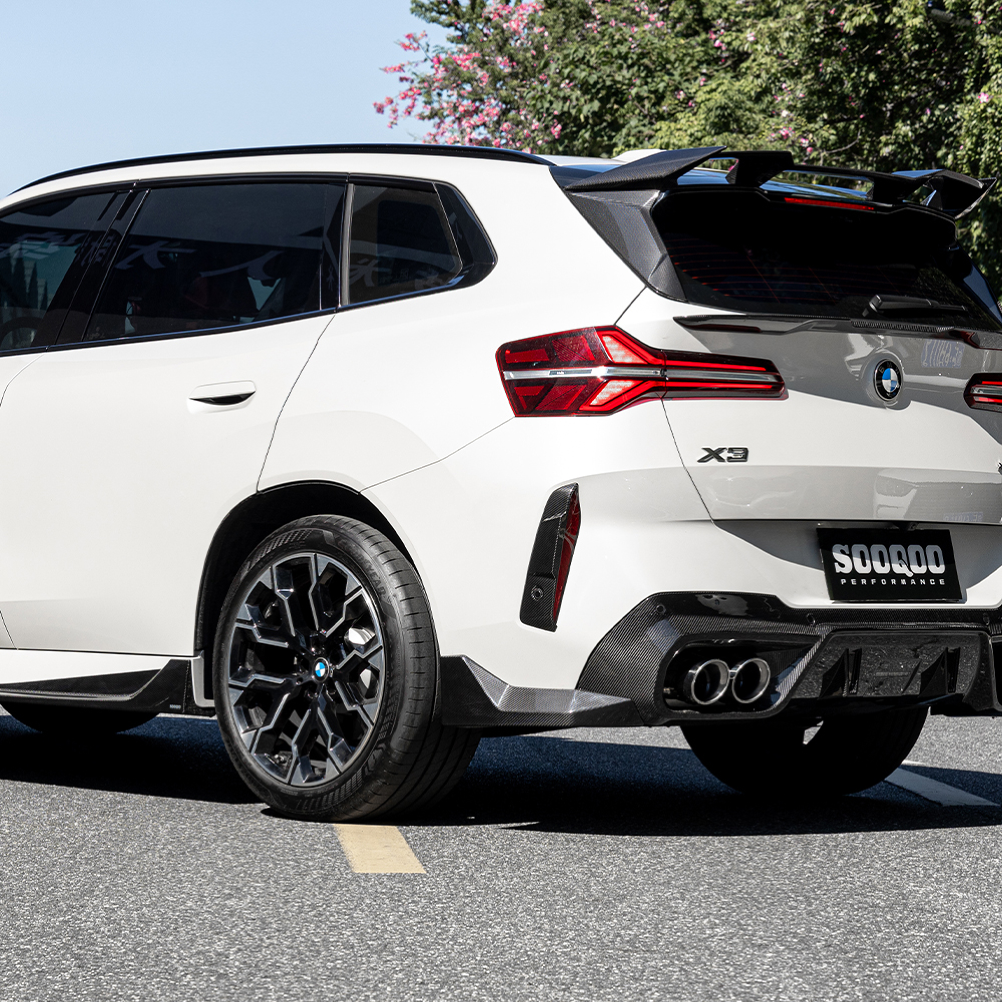 Karbonowy Dekor Odblasków Tylnego Zderzaka BMW X3 G45 – SOOQOO Styl - obrazek 6