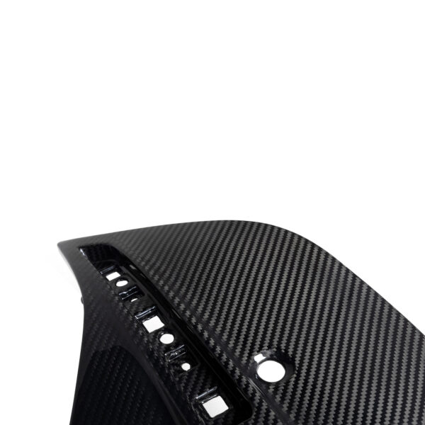 Karbonowe Dekory Tylnego Zderzaka przy Odblaskach BMW G26 SOOQOO Style (Dry-Carbon) - obrazek 5